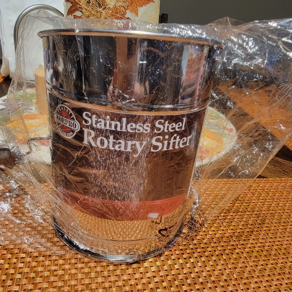 NWT 3 Cup Stainless Steel Flour Sifter